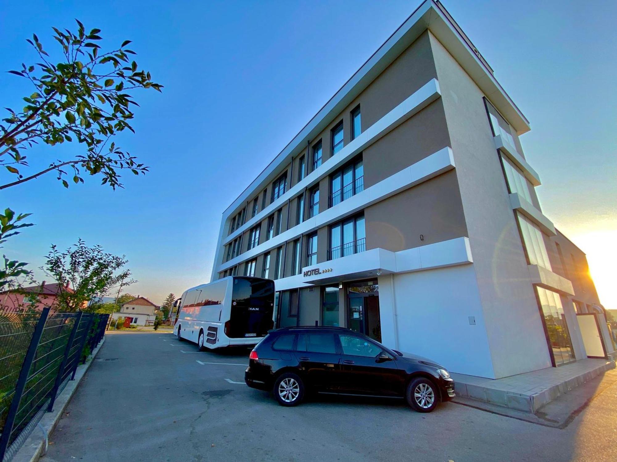 Hotel Gold Jet Bihac Ngoại thất bức ảnh