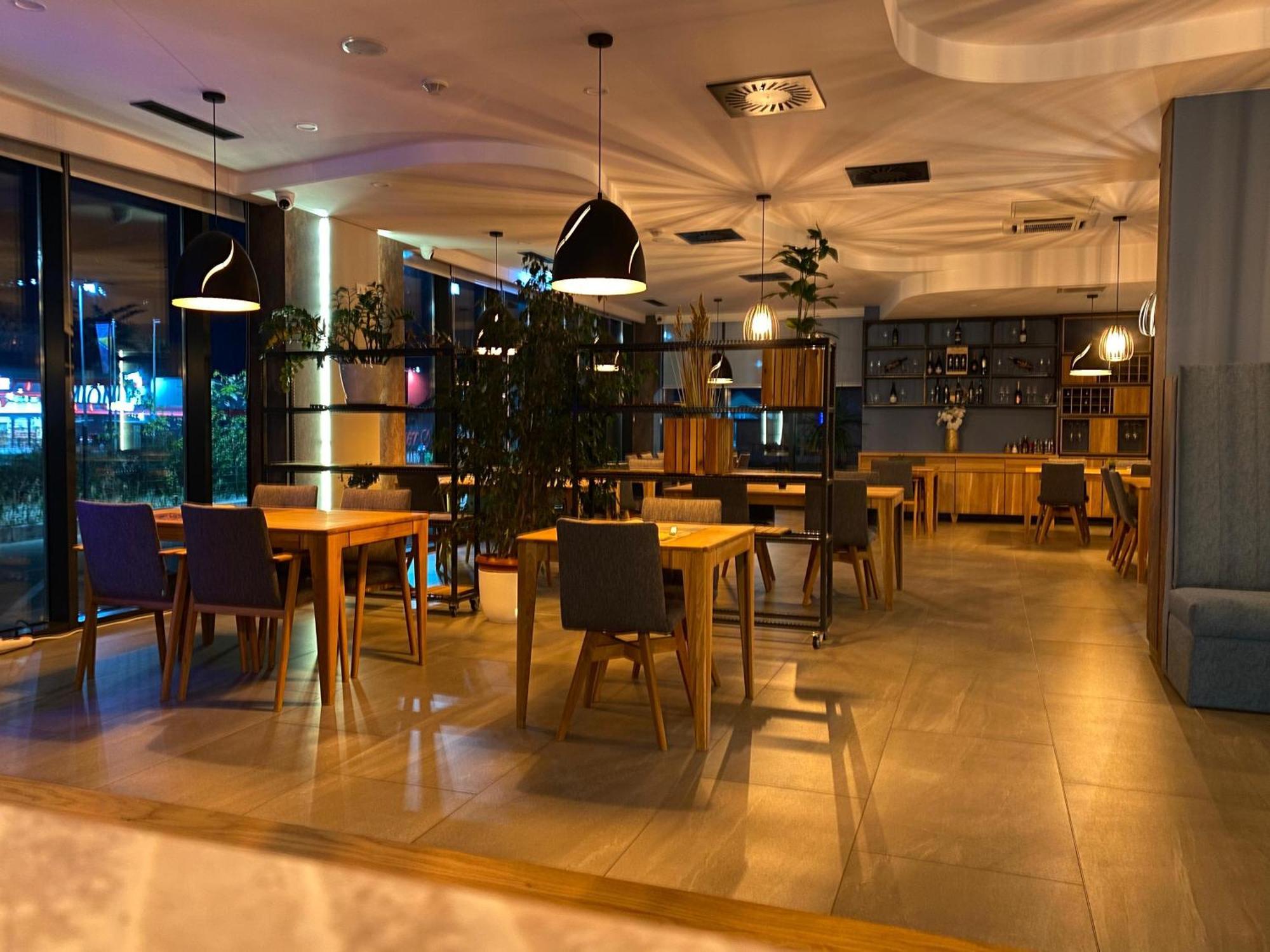 Hotel Gold Jet Bihac Ngoại thất bức ảnh
